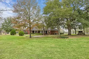 324 Howard St, Sealy, TX 77474 - Photo 2