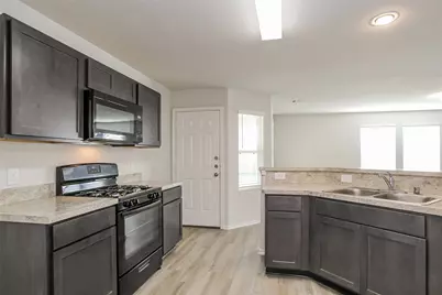 8522 Middleton Oaks Circle, Houston, TX 77028 - Photo 1