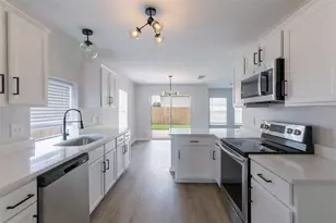 16711 Hollow Ridge Rd, Houston, TX 77053 - Photo 4