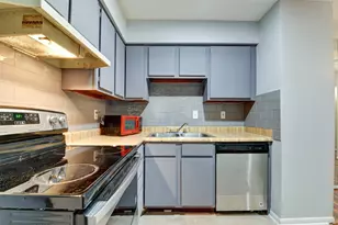 9350 Country Creek Dr, Houston, TX 77036 - Photo 10