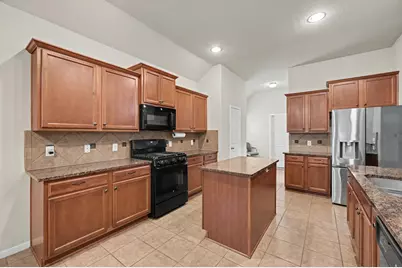 1912 Hill Manor Drive, Conroe, TX 77304 - Photo 12