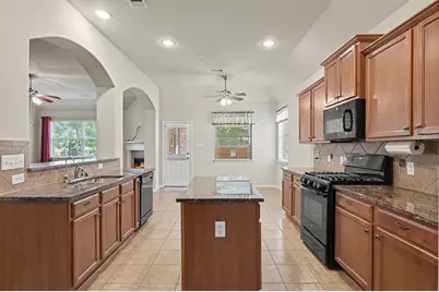 1912 Hill Manor Drive, Conroe, TX 77304 - Photo 10