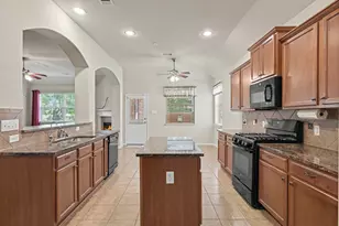1912 Hill Manor Dr, Conroe, TX 77304 - Photo 10