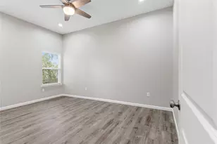 1319 E 35th St, Houston, TX 77022 - Photo 12