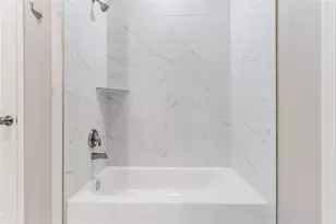 1319 E 35th St, Houston, TX 77022 - Photo 16