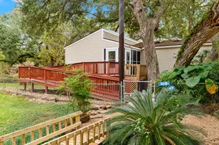 592 Paloma St, Bay City, TX 77414 - Photo 2