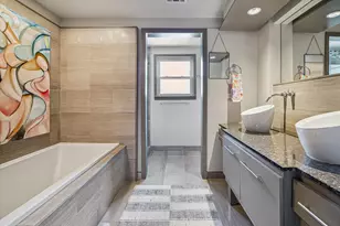230 E 25th St, Houston, TX 77008 - Photo 32