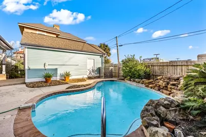 2207 Bernardo De Galvez, Galveston, TX 77550 - Photo 44