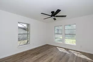 211 W South St, Alvin, TX 77511 - Photo 8