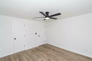 211 W South St, Alvin, TX 77511 - Photo 12