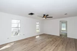 211 W South St, Alvin, TX 77511 - Photo 18