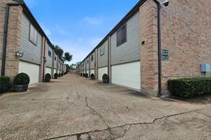9800 Pagewood Ln, Houston, TX 77042 - Photo 2