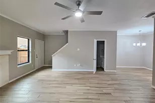 9800 Pagewood Ln, Houston, TX 77042 - Photo 8