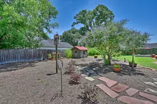 1026 Atchison St, Sealy, TX 77474 - Photo 8