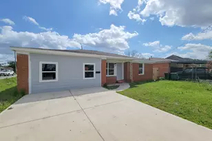 4538 Clover St, Houston, TX 77051 - Photo 2
