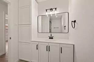 5763 Thrush Dr, Houston, TX 77033 - Photo 16