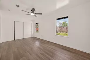 5763 Thrush Dr, Houston, TX 77033 - Photo 18