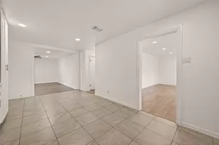 5763 Thrush Dr, Houston, TX 77033 - Photo 10