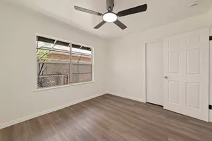 5763 Thrush Dr, Houston, TX 77033 - Photo 14