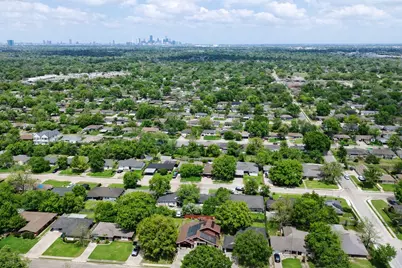 5763 Thrush Drive, Houston, TX 77033 - Photo 22