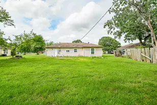 319 Rustic Dr, Pasadena, TX 77502 - Photo 2