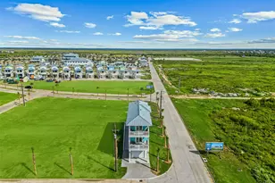 805 Bikini St, Crystal Beach, TX 77650 - Photo 4