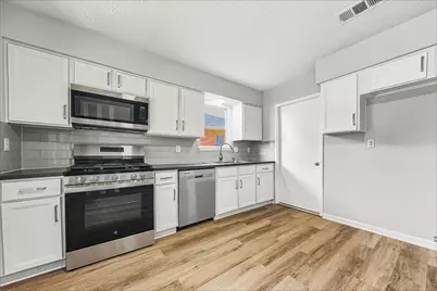 12210 Lambeth Palace Drive, Houston, TX 77066 - Photo 4