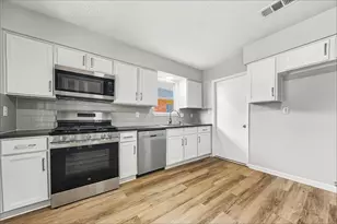 12210 Lambeth Palace Dr, Houston, TX 77066 - Photo 4