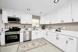 5639 Westover St, Houston, TX 77033 - Photo 8