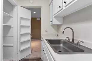 1100 Augusta Dr, Houston, TX 77057 - Photo 12