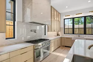 1642 Norfolk St, Houston, TX 77006 - Photo 18