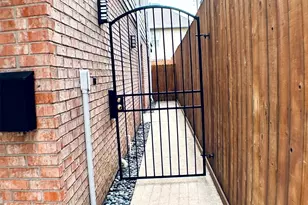 913 Birdsall St, Houston, TX 77007 - Photo 2