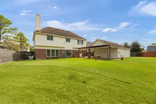 9718 Deverell Dr, Sugar Land, TX 77498 - Photo 4
