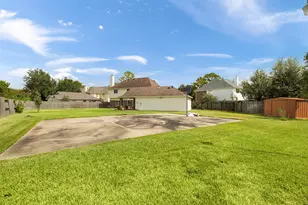 9718 Deverell Dr, Sugar Land, TX 77498 - Photo 32