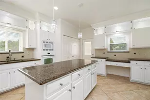 9718 Deverell Dr, Sugar Land, TX 77498 - Photo 14