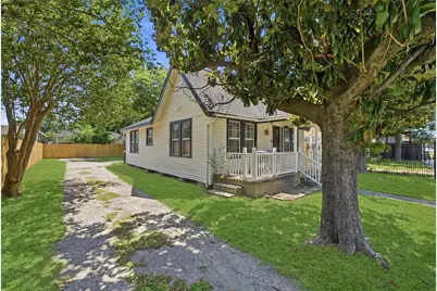 9330 E Avenue L, Houston, TX 77012 - Photo 4