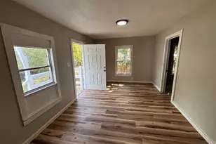 211 W South St, Alvin, TX 77511 - Photo 2