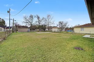 1108 Nottingham Dr, Angleton, TX 77515 - Photo 22