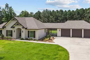 572 Pinchback Dr, Anahuac, TX 77514 - Photo 4