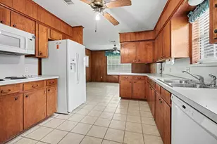 2208 Wyoming St, Baytown, TX 77520 - Photo 10