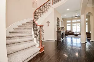 2015 Shadow Bend Dr, Sugar Land, TX 77479 - Photo 6