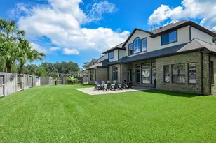 2015 Shadow Bend Dr, Sugar Land, TX 77479 - Photo 10