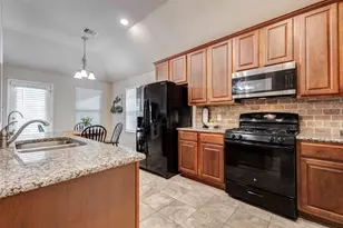 546 Green Meadows Dr, West Columbia, TX 77486 - Photo 12