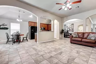 546 Green Meadows Dr, West Columbia, TX 77486 - Photo 8