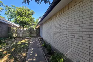 1614 Bradney Dr, Houston, TX 77077 - Photo 2