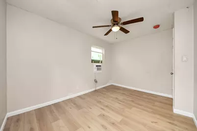 10506 Sierra Drive, Houston, TX 77051 - Photo 28