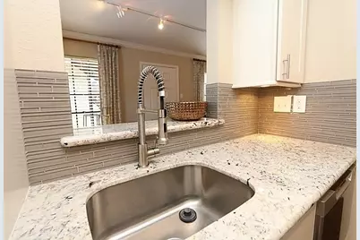 3402 Garrott Street #7, Houston, TX 77006 - Photo 10