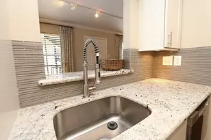 3402 Garrott St, Houston, TX 77006 - Photo 10