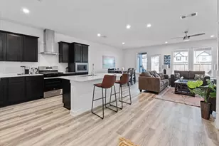 3215 Rainwood Gate Dr, Houston, TX 77047 - Photo 2