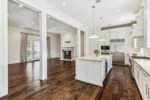 2413 Mimosa Dr, Houston, TX 77019 - Photo 16